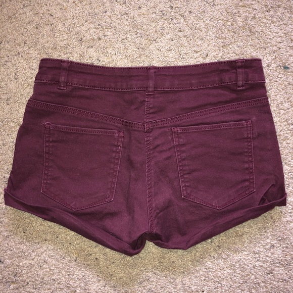 Burgundy jean shorts from H&M - Picture 2 of 2
